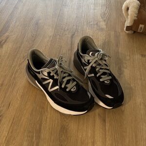 New Balance woman’s  Black and Gray Athletic Sneakers